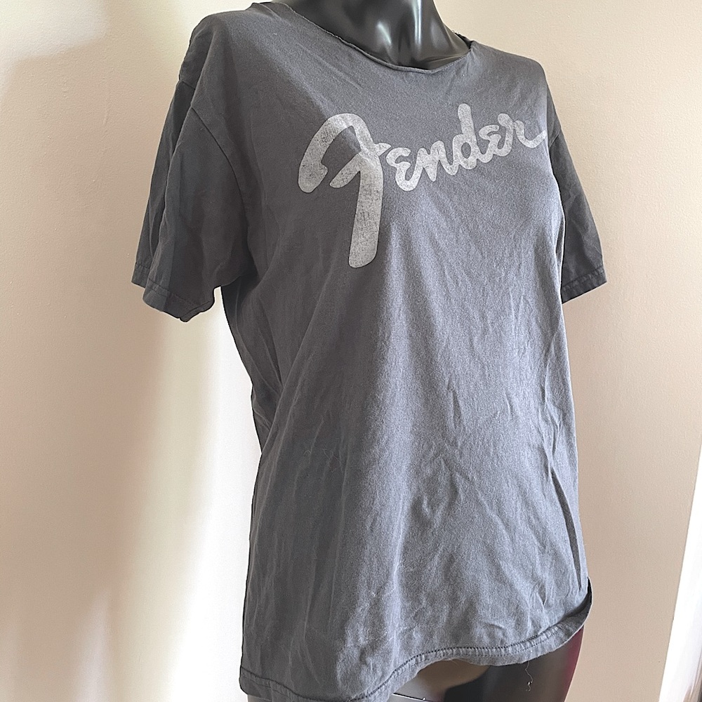 Fender Logo Men’s Medium shirt